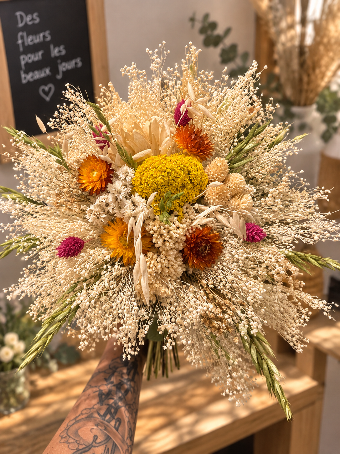 Bouquet Soleil Bohème — Une création en fleurs séchées, lumineuse et pleine de caractère